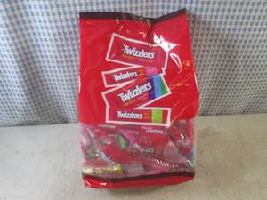 lot 189 image: (B-2) Bag of Twizzlers Candy Assort...