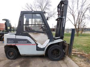 lot 13 image: 2013 Nissan PF90 Diesel Forklift with Cab