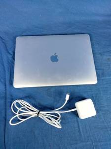 Apple MacBook Air 13.3 Retina Full HD Display M1 Chip 8GB Memory 256GB SSD macOS Laptop Computer  Silver