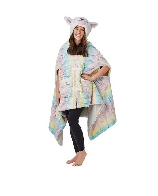 lot 231 image: NEW Members Mark-Cozy Critter Wrap, 43 x 81 - Llama