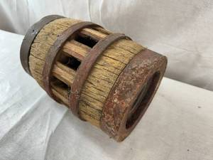 lot 6 image: Heavy Antique Wagon Wheel Hub