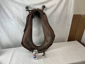 lot 28 image: Vintage Leather Horse Collar