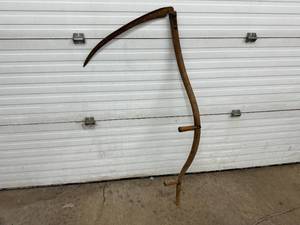 lot 32 image: Antique Scythe