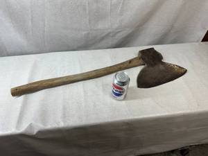 lot 33 image: Antique Broadaxe