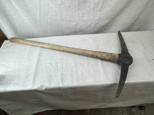 lot 42 image: Pickaxe