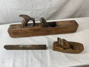 lot 48 image: Antique Wooden Planers and Level