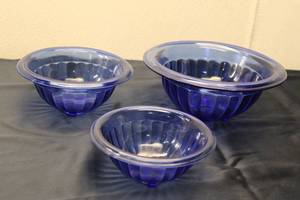 lot 108 image: Set of 3 Vintage Cobalt Blue Glass Mixing Bowls