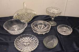 lot 111 image: Collection of 8 Crystal Glass Bowls and Decorative Pieces