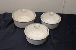 lot 113 image: Set of 3 CorningWare Casserole Dishes with Lids
