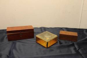 lot 118 image: Set of 3 Vintage Wooden Boxes with Glass Lidded Box