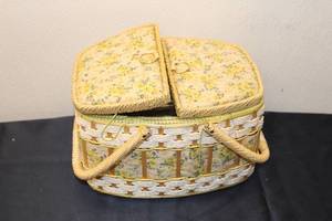 lot 133 image: Vintage Singer Sewing Basket with Assorted Sewing Supplies