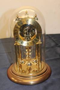lot 148 image: Elgin Vintage Mantel Clock with Glass Dome and Pendulum