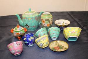 lot A-153 image: Collection of Vintage Chinese and Japanese Tea Ware with 10 Pieces