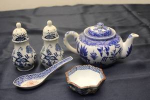 lot 154 image: Blue Danube 5-Piece Tea Set with Teapot, Salt & Pepper Shakers, Spoon, and Bowl