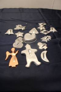 lot 156 image: Collection of 14 Vintage Cookie Cutters in Various Shapes