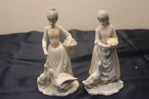 lot 164 image: Set of 2 Vintage Porcelain Figurines with Ducks