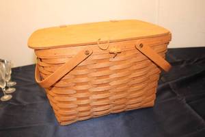 lot 166 image: Vintage Longaberger Baskets Wooden Storage Basket with Lid