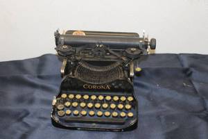 lot 172 image: Vintage Corona Typewriter - Model 3