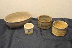 lot 175 image: Lot of 4 Vintage Ceramic Kitchen Containers