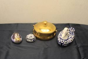 lot 179 image: Collection of 4 Decorative Duck Figurines and Gold-Plated Box