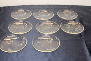 lot 187 image: Set of 8 Vintage Leaf Design Glass Plates
