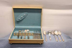 lot 203 image: Rodgers & Bro Stainless Steel Cutlery Set with Wooden Storage Box