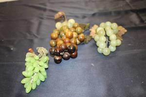 lot 221 image: Set of 3 Vintage Glass Grapes Decorative Collectibles