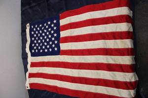 lot 222 image: Vintage Bull Dog Cotton American Flag with Grommets