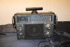 lot 224 image: Venturer Multiband Receiver with Cassette Player