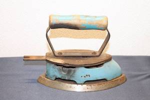 lot 245 image: Vintage Blue Metal Hand Steam Iron