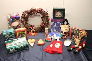 lot 263 image: Assorted Holiday Decorations and Vintage Items Collection