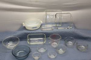 lot 271 image: Mixed Set of Vintage Glass Cookware and Measuring Cups