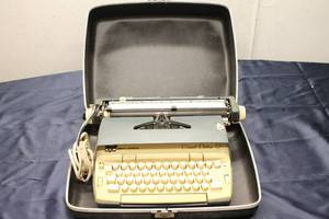 lot 275 image: Smith Corona Coronet Electric 12 Typewriter with Carrying Case