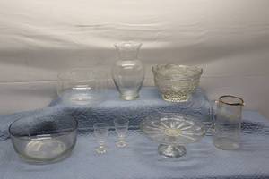 lot 277 image: Collection of 7 Glassware Pieces including Bowls, Vase, and Dessert Stand