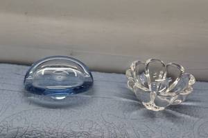lot 347 image: Lot of 2 Vintage Glass Decorative Bowls - Blue and Clear