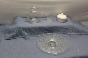 lot 364 image: Collection of Vintage Glassware and Ceramic Container