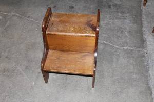 lot 366 image: Vintage Wooden Step Stool with Hinged Storage Compartment