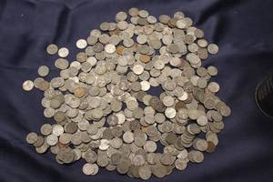 lot 370 image: Large Lot of Vintage 1930s-1940s Lincoln Wheat Pennies