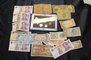 lot 371 image: Collection of Vintage World Banknotes
