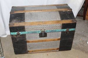 lot 383 image: Vintage Trunk with Metal and Wood Accents - Unique Storage Solution
