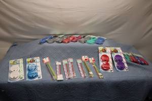 lot 23 image: Group of 18 Mason Jar Lids and Straws - Various Colors