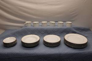 lot 42 image: Set of 12 Elegant Dinner Plates and 6 Matching Cups