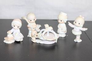 lot 60 image: Collection of 5 Vintage Figurines from the Precious Moments Series