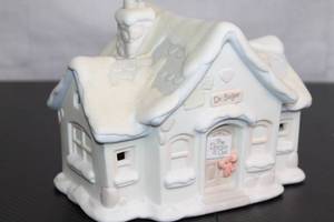 lot 63 image: Ceramic Christmas Decor House - Dr. Sugar