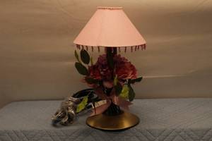 lot 95 image: Vintage Floral Table Lamp with Pink Shade