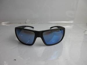 lot 20 image: SMITH Guides Choice XL Sunglasses  Extra Large Performance Sports Active Sunglasses for Biking, Fishing & More  For Men & Women  Matte Black  Blue ChromaPop Glass Polarized Mirror Lenses CASE A BIT HARD TO OPENCLOSE, SLIGHTLY USED