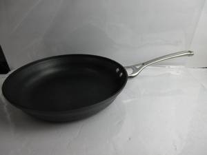 lot 30 image: Calphalon Contemporary Hard-Anodized Aluminum Nonstick Cookware, Omelette Pan, 12-Inch, Black NO BOX, HAS SCRATCHES, NEW