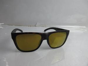 lot 31 image: SMITH Lowdown 2 Sunglasses with ChromaPop Lenses  Performance Sports Active Sunglasses For Running or Everyday Wear  For Men & Women  Matte Tortoise  Bronze ChromaPop Polarized Mirror Lenses USED, HAS LIGHT SCRATCHES