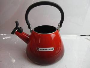 lot 44 image: Le Creuset 1.7 Quart Kone Teakettle, Red MISSING LID, NEW, OPEN BOX