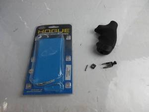 lot 49 image: Hogue Monogrip Soft Rubber Grips with Finger Grooves Smith & Wesson J Frame Round Butt HAS SMALL SCUFF, USED